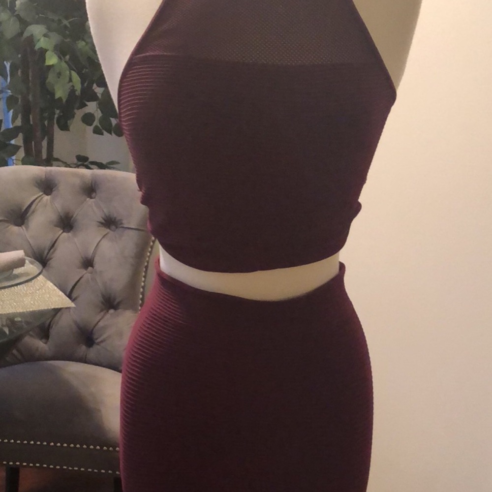 BCBG BURGUNDY SKIRT HALTER SET (M/L)